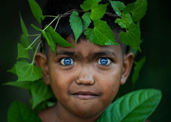 En la isla de Buton, una tribu nativa luce unos ojos de un azul impresionante (Imagen: Instagram / korchnoi pasaribu)